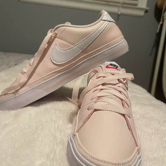 Light pink nike sneakers. Brand new! - Picture 3 of 3